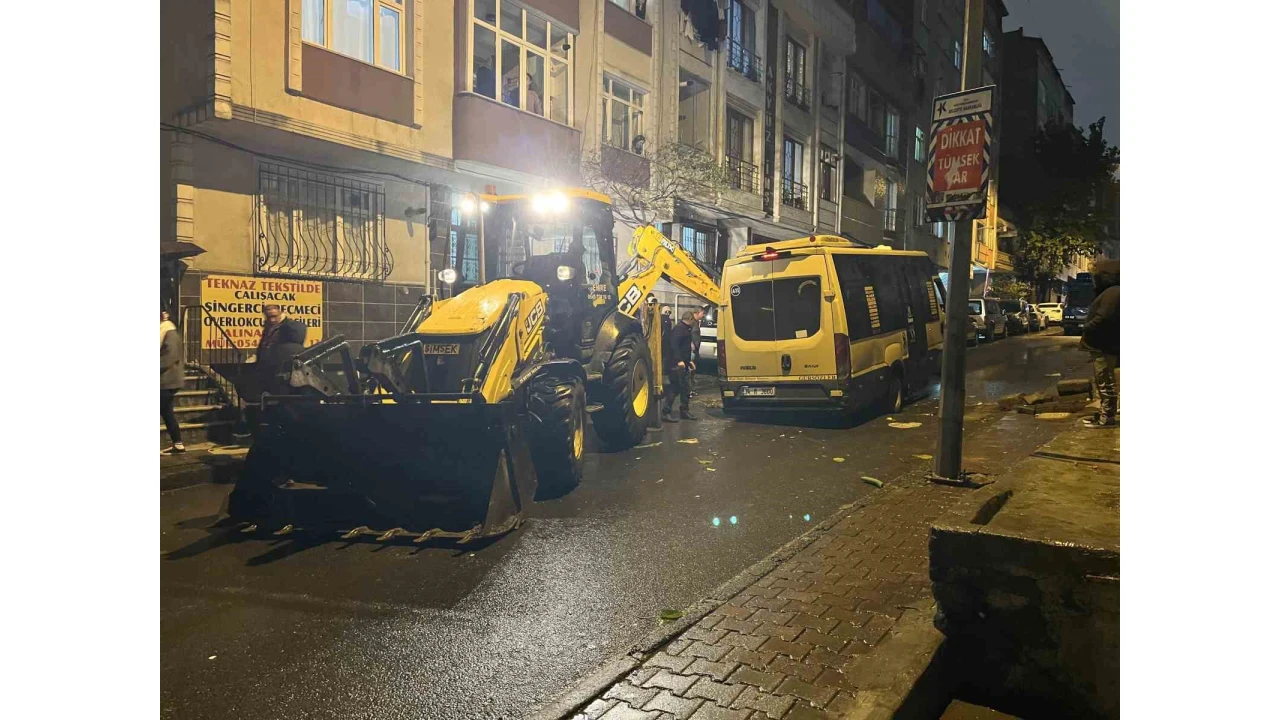 Kkekmece'de minibs yamur sonras ken yola dt