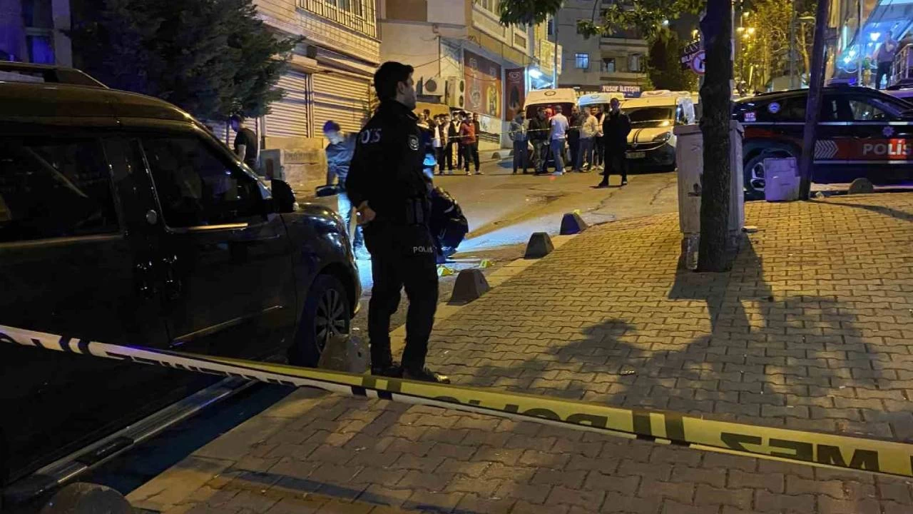 Küçükçekmece'de silahlı saldırı: 2 yaralı