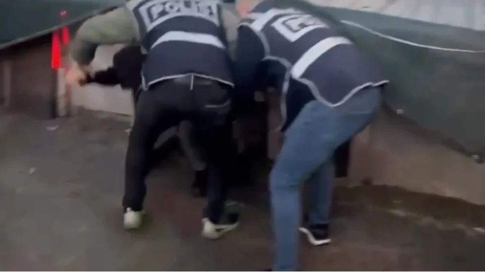 K�mesten gelen �ks�r�k sesi, firariyi yakalatt�