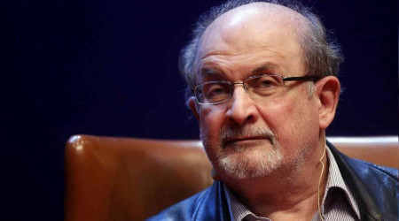Kuran'ı hedef alan Salman Rüşdi artık tek gözlü