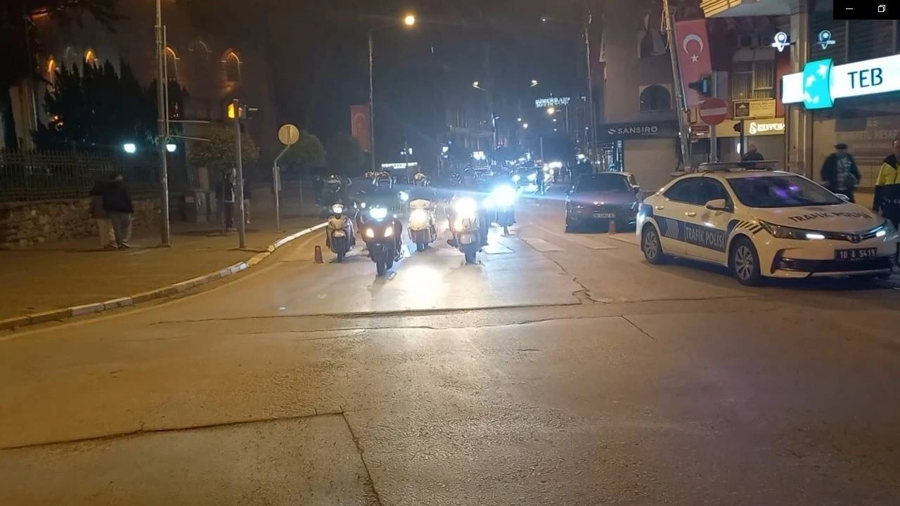 Kuryeler öldürülen 'Ata Emre' için kornalarını çaldı