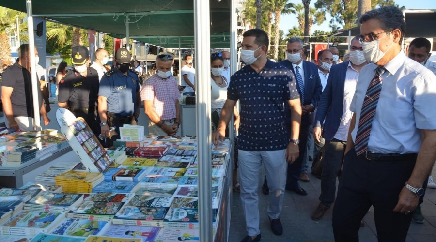 Ku�adas� Kitap Fuar� a��ld�