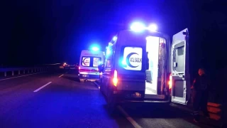 Kütahya'da otomobil ile iş makinası çarpıştı: 1 ölü, 4 yaralı