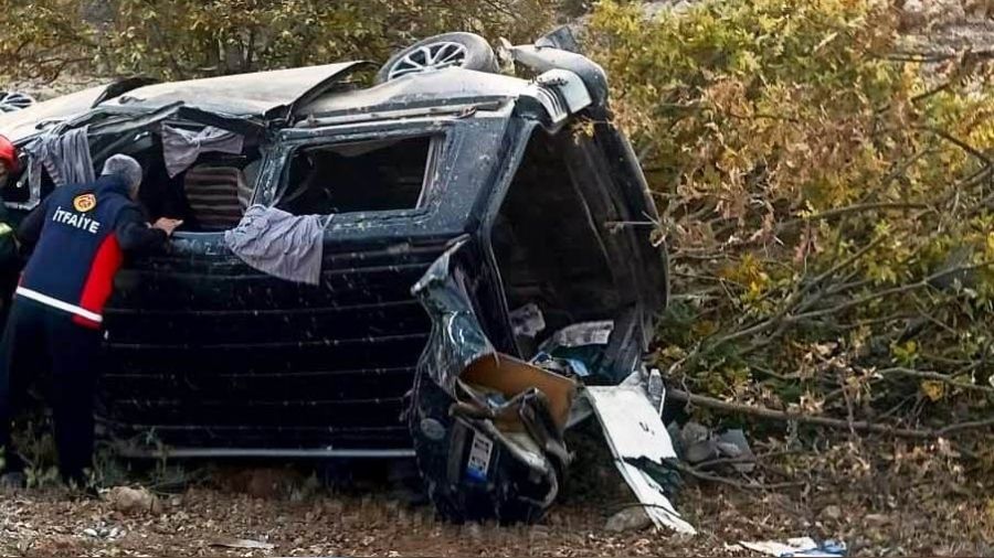 K�tahya'da trafik kazas�: 2 �l�, 3 yaral�