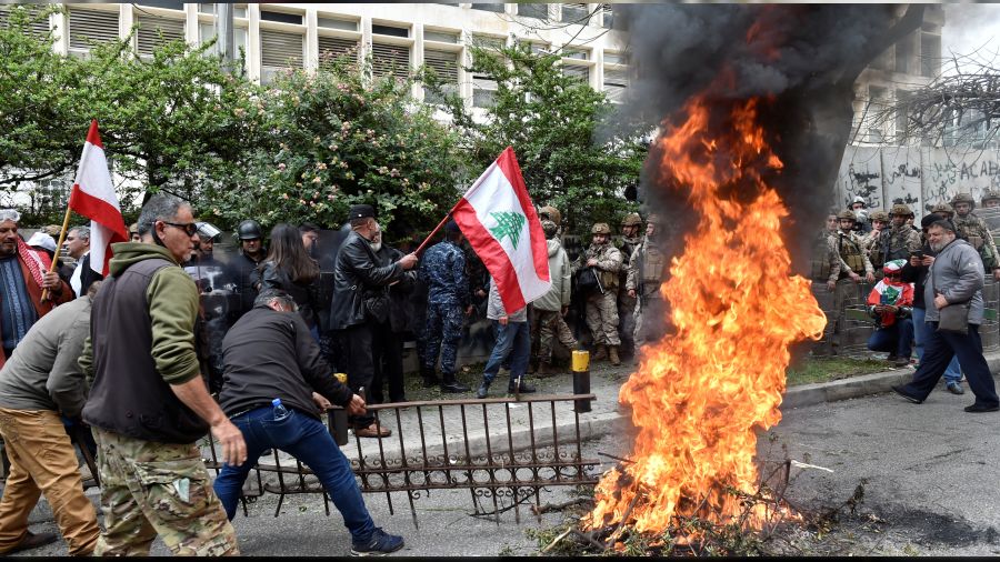 L�bnan'da emekliler yine sokakta