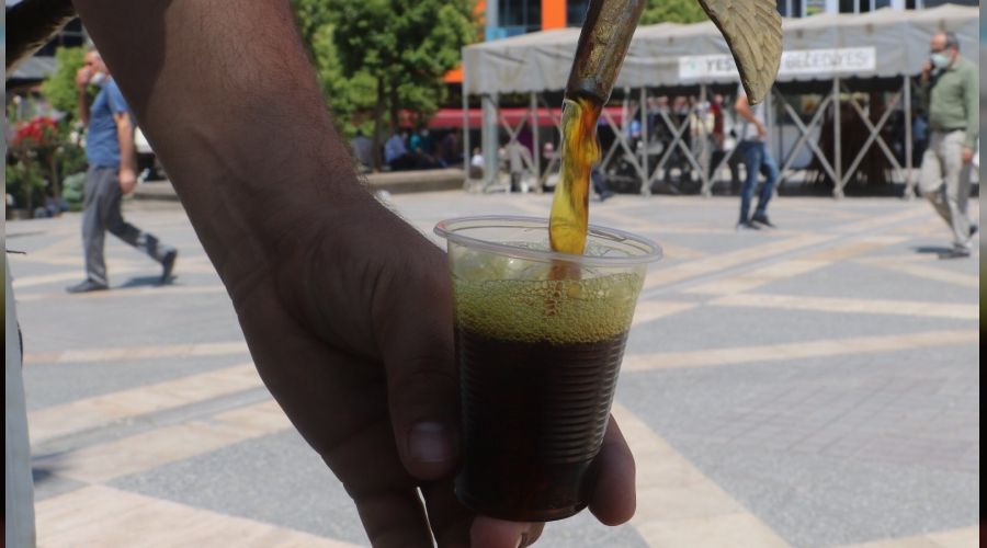 Malatyalılar, meyan kökü şerbeti ile serinliyor
