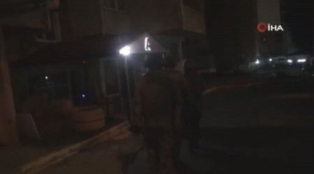 Maltepe'de bombalı pankart asan teröristler yakalandı