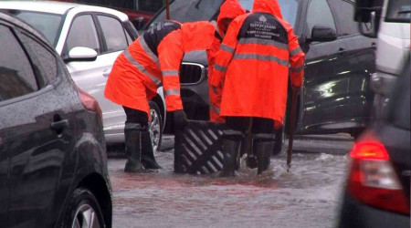 Maltepe'de caddeler göle döndü