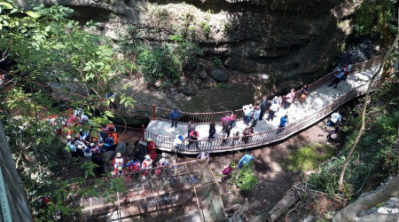 Meksika'da al yaplan asma kpr koptu: 25 yaral