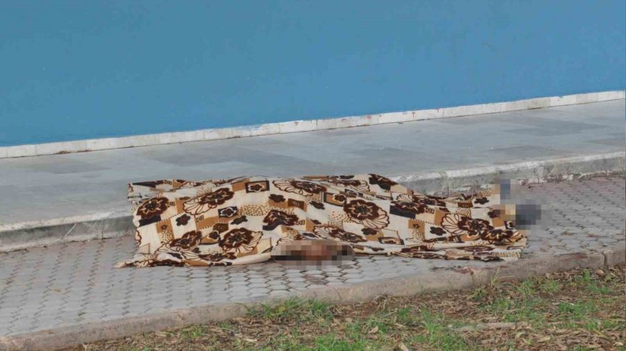 Mersin'de bir �ahs�n sokakta cans�z bedeni bulundu