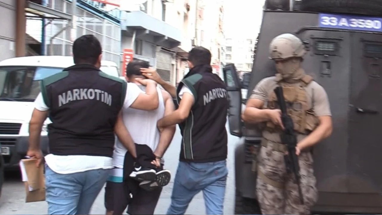 Mersin'de uyu�turucu tacirlerine operasyon: 41 g�zalt�