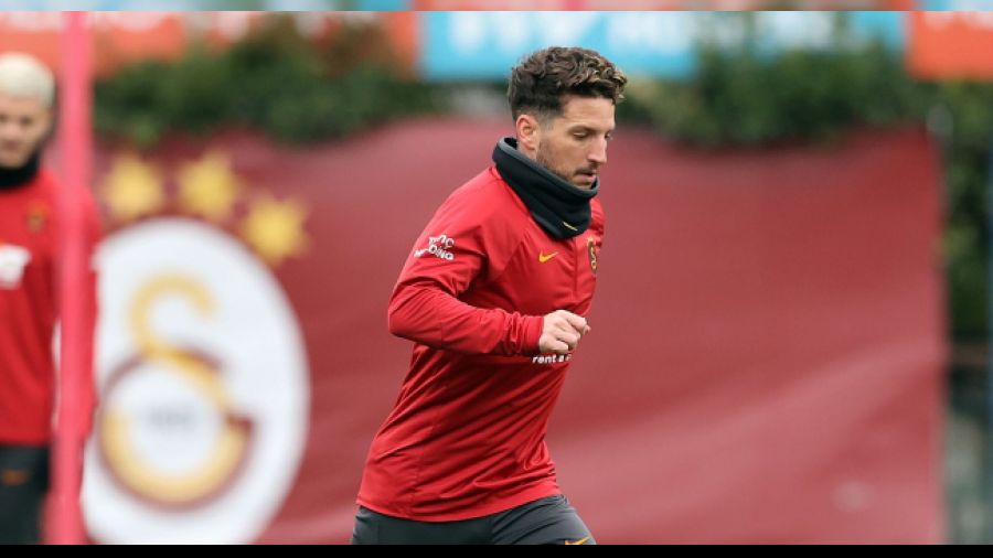Mertens 1 yl daha Galatasaray'da