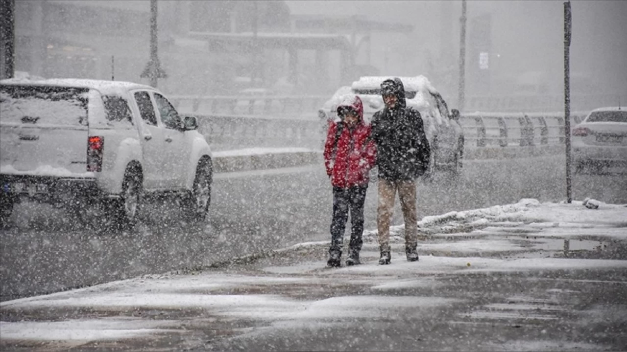 Meteoroloji uyardı: Pazar günü sıcaklıklar düşüyor, kar geliyor!