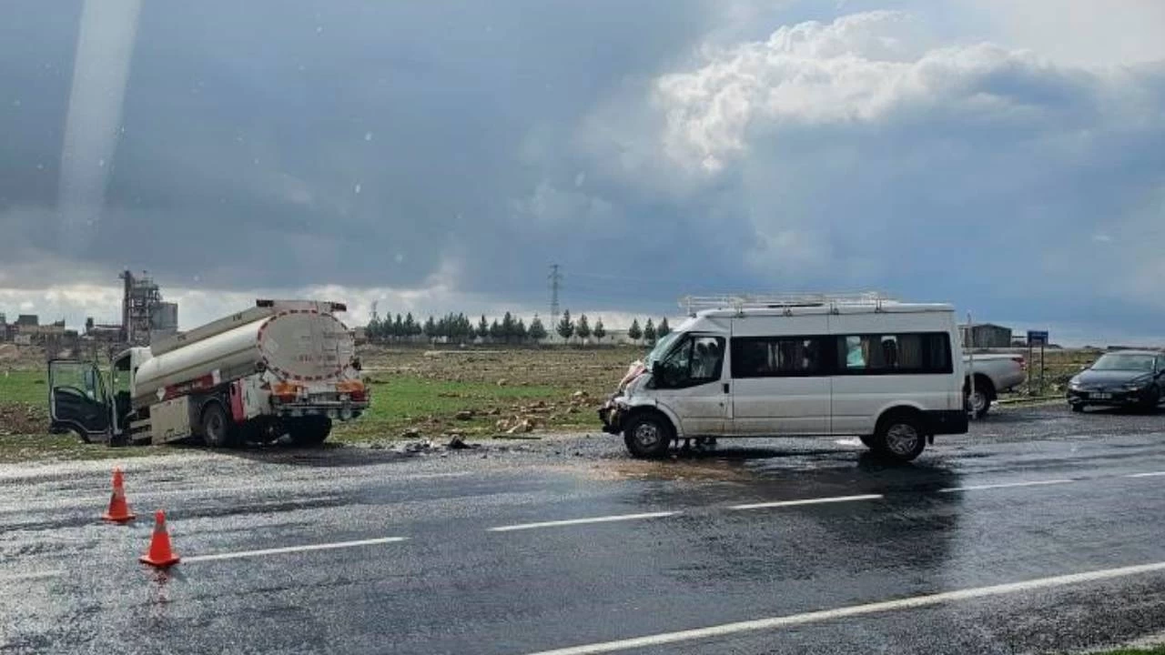 Midyat'ta tanker ile minibs arpt: 9 yaral