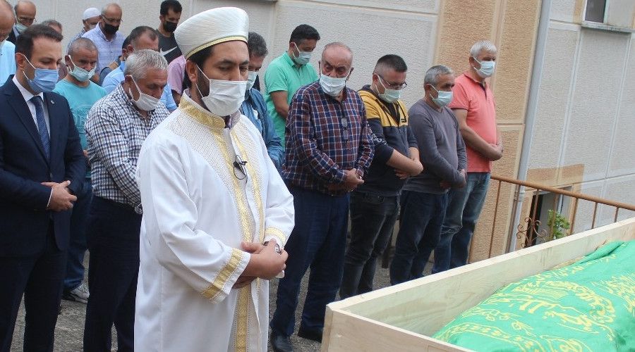 Motosiklet kazasında hayatını kaybeden genç kız toprağa verildi