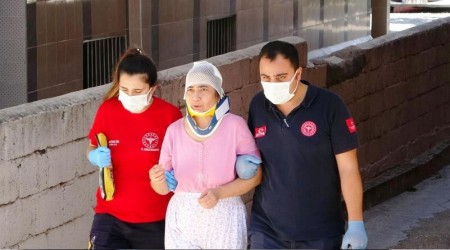 Nakış yapan kadının üzerine tavan düştü