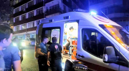 Nargile şişesiyle kızının kafasına vurdu