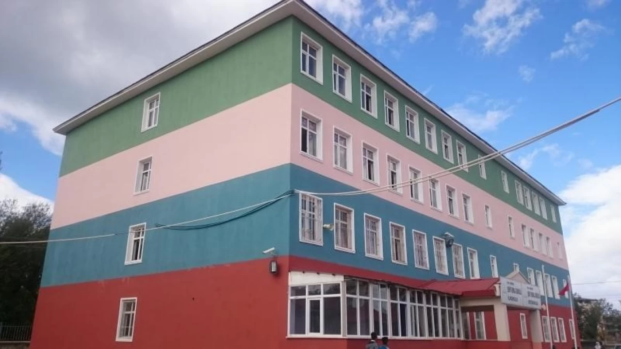 Okulda bakl saldr: 2 retmen yaraland