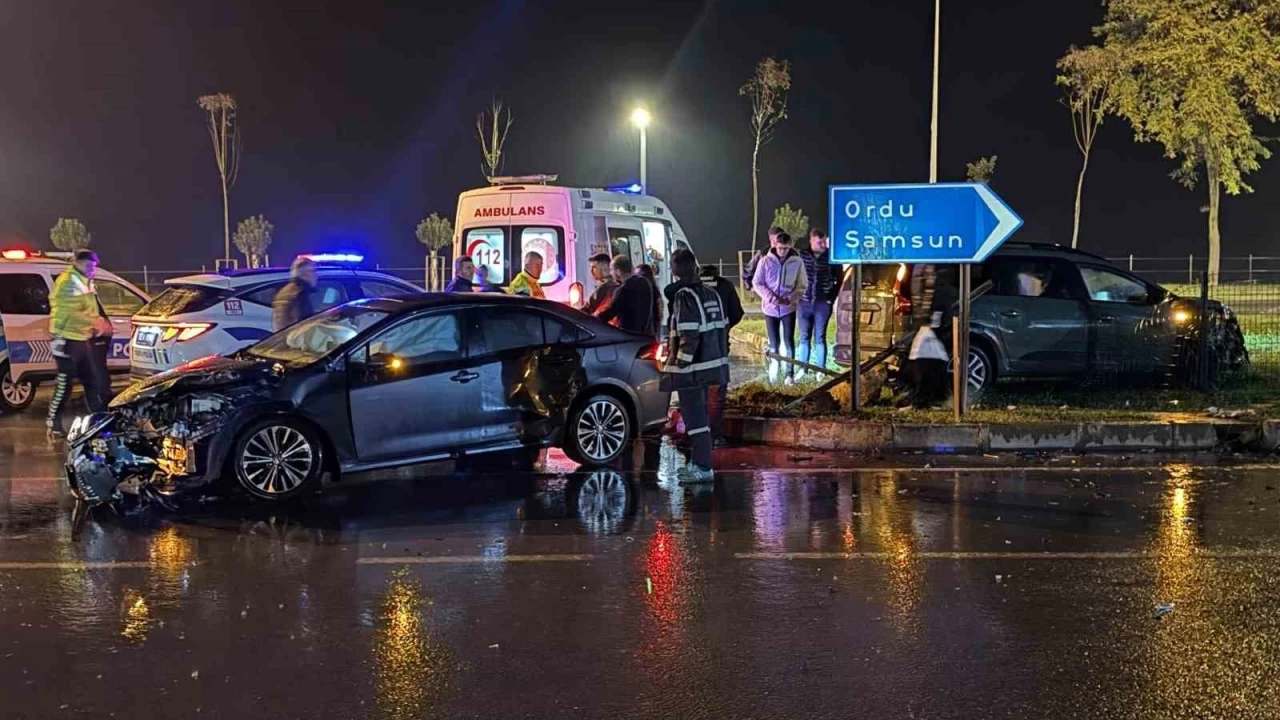 Ordu'da iki otomobil çarpıştı: 5 yaralı