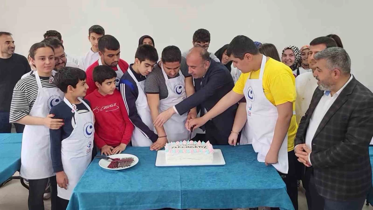 Otizmli çocuklar pizza yapmak için mutfakta