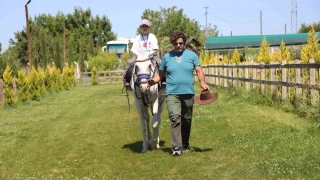 Otizmli çocuklara atlı terapi