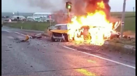 Otomobiller kavşakta çarpıştı: 8 yaralı