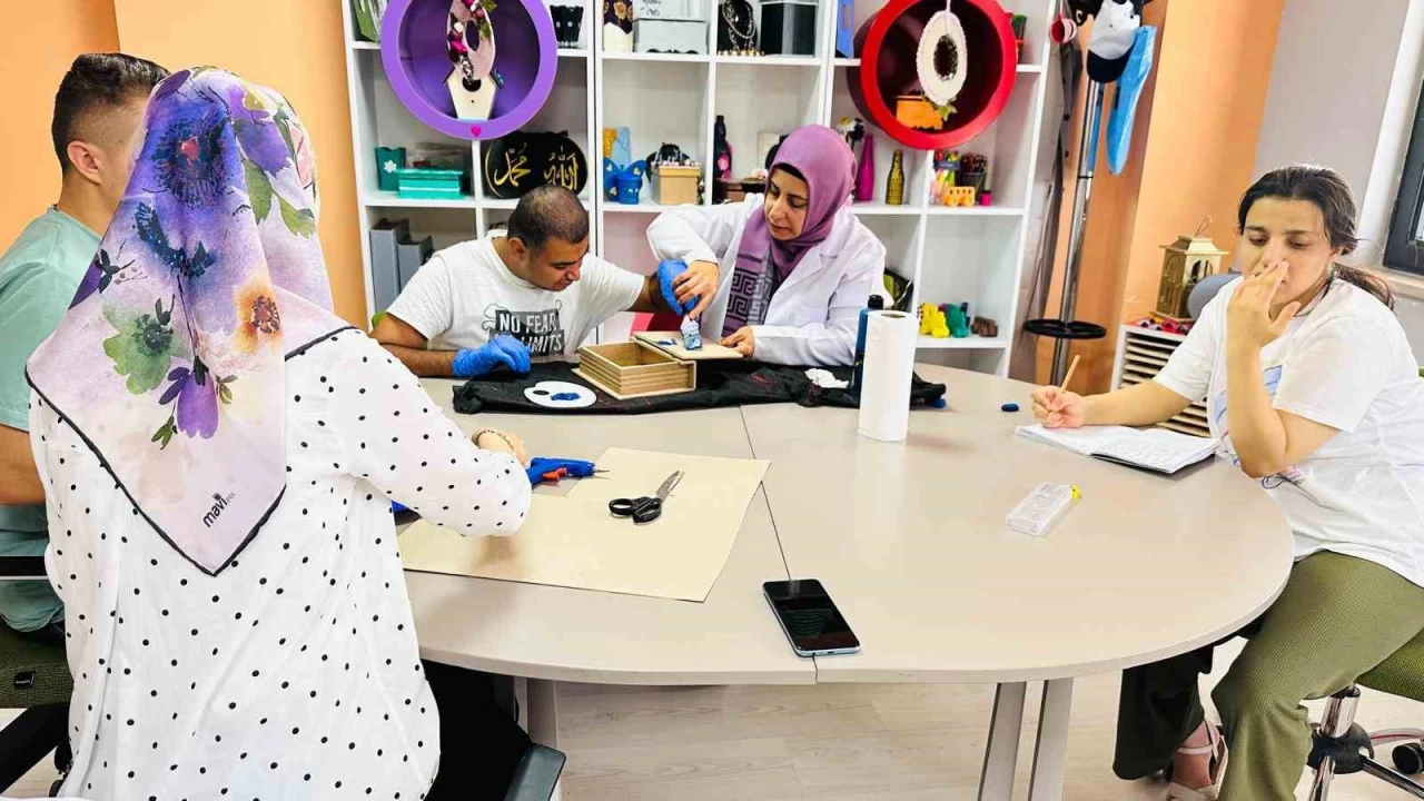 �zel bireyler ve ebeveynleri i�in Mola Evleri