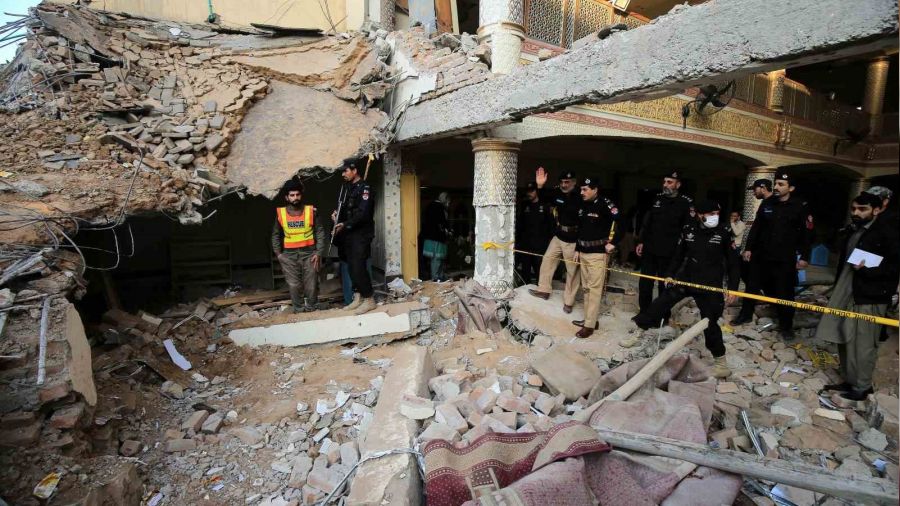 Pakistan a�l�yor... Cami sald�r�s�nda can kayb� 100'e y�kseldi