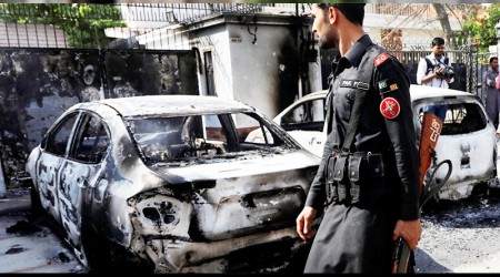 Pakistan'da kan durmuyor