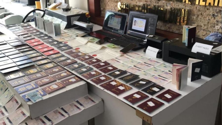 Pasaport �ebekesine bask�n