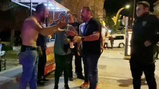 'Pilavın tavuğu az olmuş' kavgasında biber gazı yedi, 'kaybol' diye bağırdığı polis memurunu azarlayıp kovdu