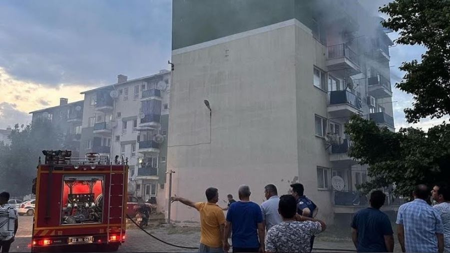 Polis lojmanlar�ndaki yang�n korkuttu