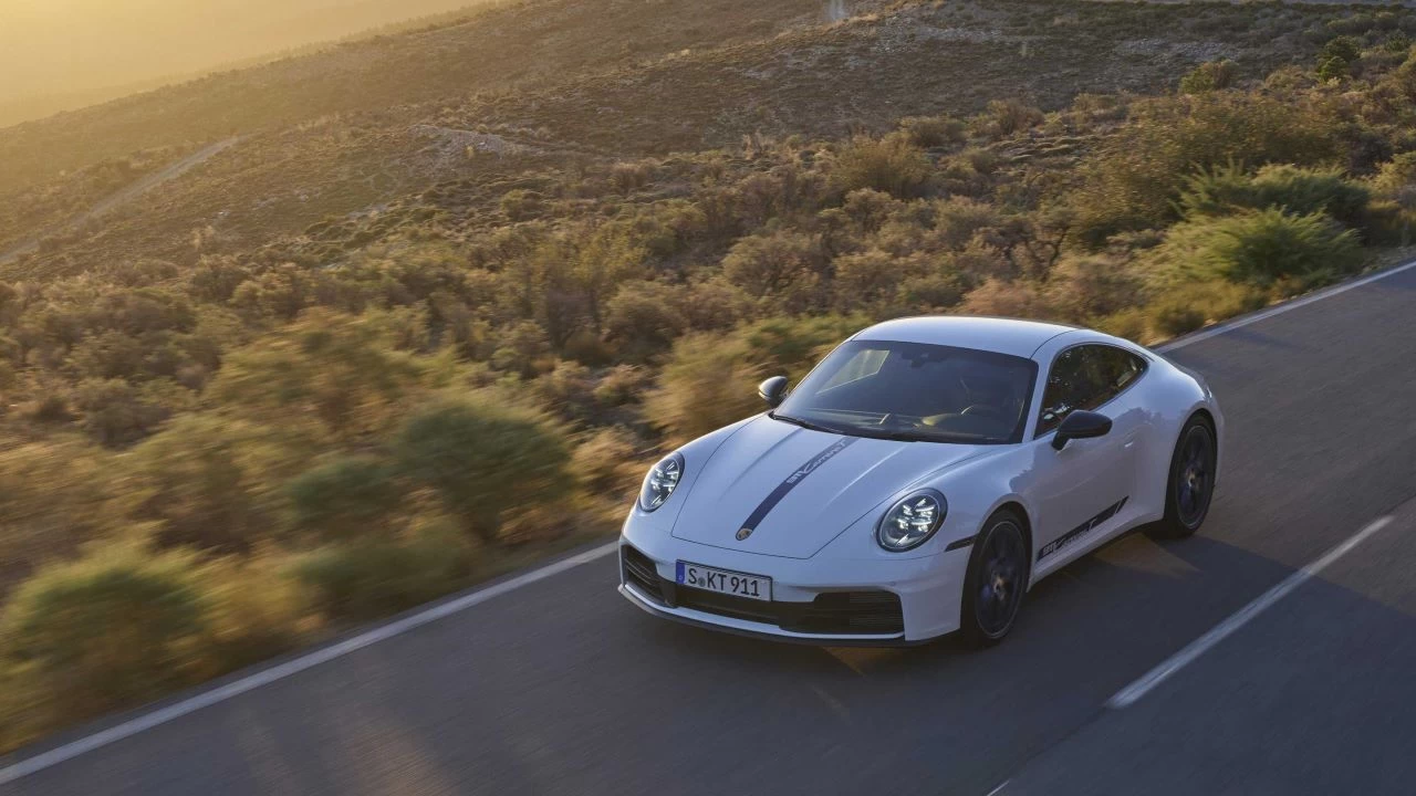 Porsche 911 Carrera T saf sürüş keyfi için tasarlandı