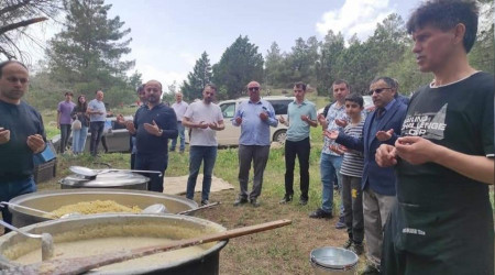 Protokol üyeleri yağmur duasında