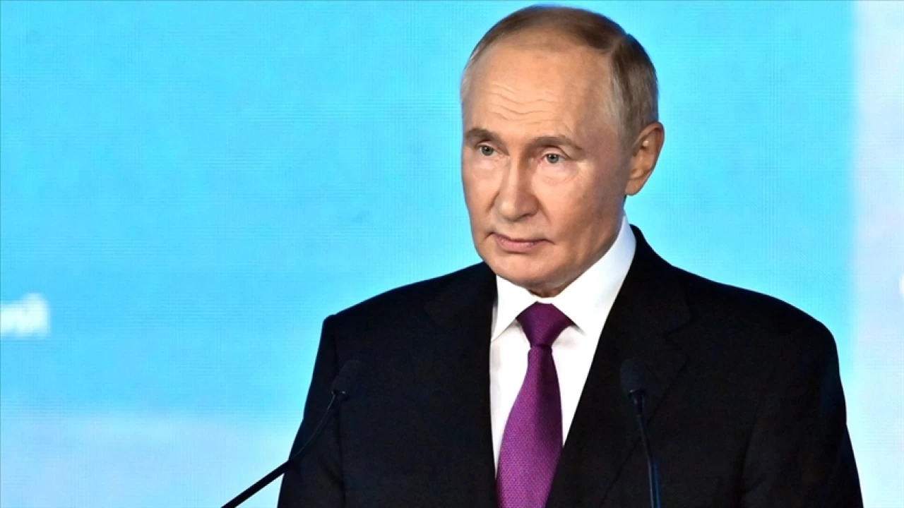  Rusya Devlet Ba�kan� Vladimir Putin, BRICS'e, 34 �lkenin kat�lmak istedi�ini belirterek, "BRICS'e y�nelik ilgi art�yor" dedi