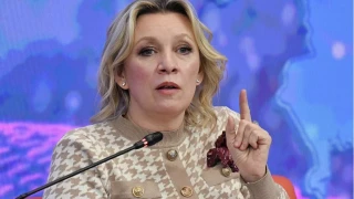  Rusya D��i�leri Bakanl��� S�zc�s� Zaharova, Ukrayna'n�n Rus topraklar�na y�nelik �ngiliz yap�m� silahlarla d�zenledi�i sald�r�lara kar��l�k olarak, Ukrayna ve s�n�r �tesindeki �ngiliz askeri tesislerinin hedef al�nabilece�ini belirtti