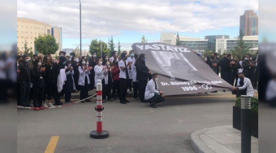 Sağlık çalışanları eylem yaptı