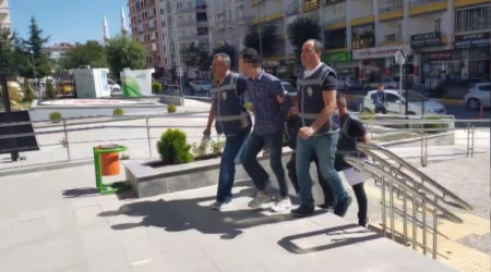 Sahte altınla kuyumcuyu dolandırdılar