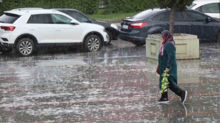 Samsun'a 44,6 kilo ya��� d��t�, sa�ana��n devam etmesi bekleniyor