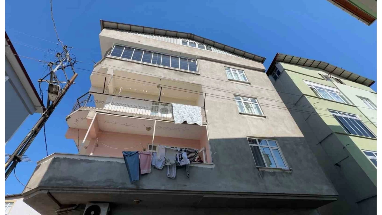 Samsun'da 3. kattan düşen çocuk ağır yaralandı