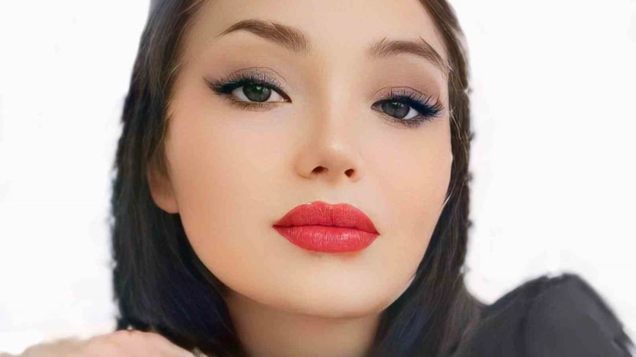 Samsun'da sa�l�k �al��an� gen� k�z yata��nda �l� bulundu