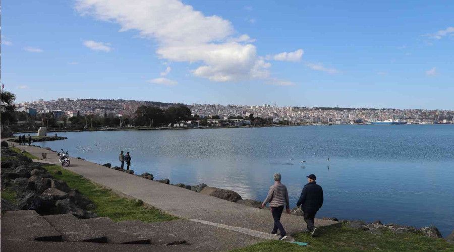 Samsun'da sıcaklık 23 dereceyi gördü