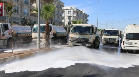 Şanlıurfa'da cadde ve sokaklar beyaza büründü