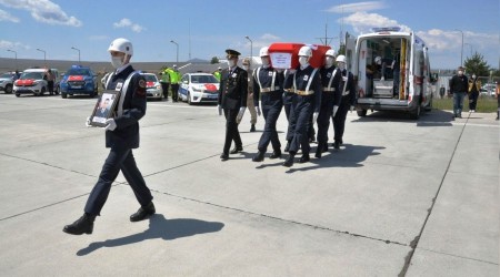Şehit astsubay memleketine uğurlandı