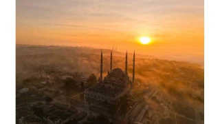 Selimiye Camii, sis ve güneşin ilk ışıklarıyla kartpostallık görüntü sundu