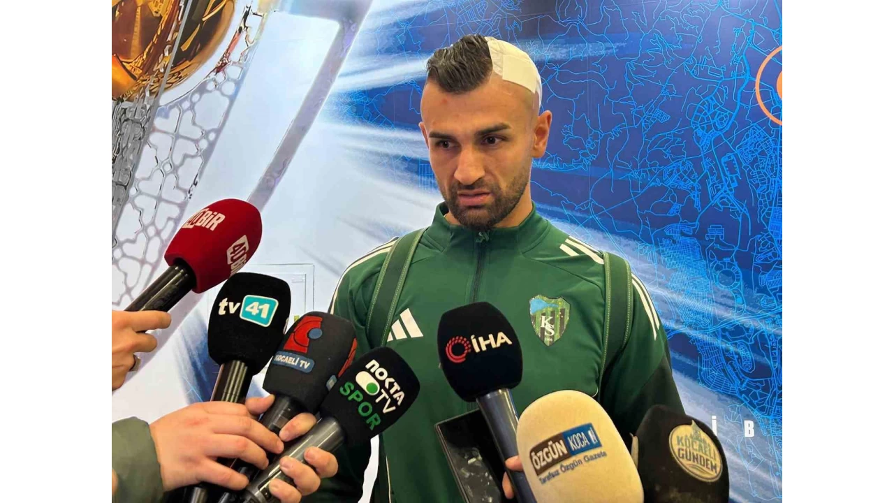 Serdar Dursun mata kanlar iinde kald, oyuna devam etti