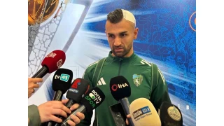 Serdar Dursun maçta kanlar içinde kaldı, oyuna devam etti