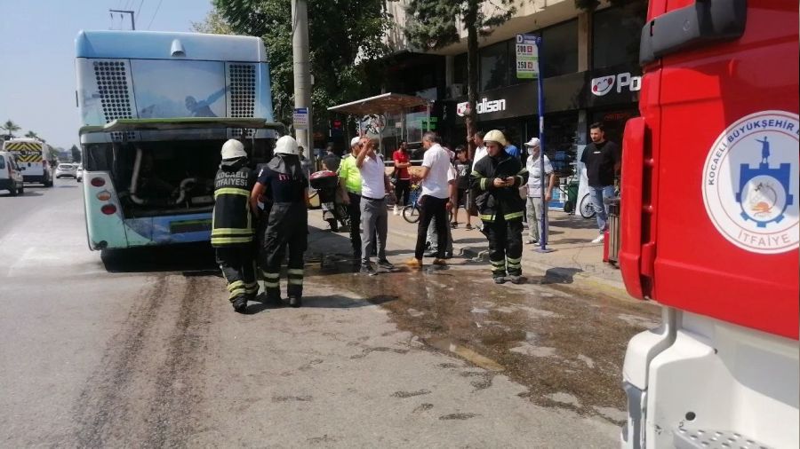 Seyir halindeki otobüste yangın çıktı