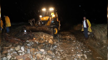 Şiddetli yağış dereleri taşırdı