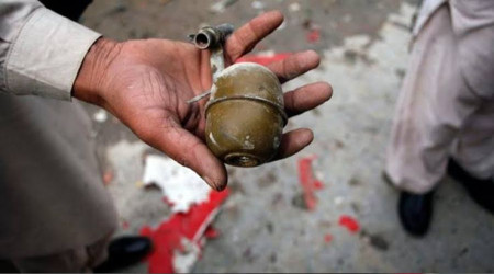 Silahlı baskın yaparken atmayı unuttukları el bombasının patlaması sonucu öldüler